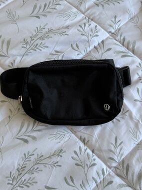 Lululemon Everywhere Belt Bag 1L